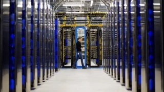 Βομβαρδίστηκε το data center κρατικής τράπεζας στο Ιράν για να μην πληρωθούν στρατός και Φρουροί της Επανάστασης