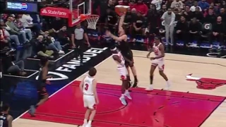 NBA: «Τσαλάκωσε» τον Μίλερ και «έσπασε» την μπασκέτα ο Σενγκούν