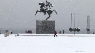 Θεσσαλονίκη: Ο… «χαλαρός» χιονάνθρωπος που έγινε viral!    (ΦΩΤΟ)