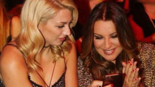 Το μίνι της Κωνσταντίνας Σπυροπούλου στα μπουζούκια (pics)