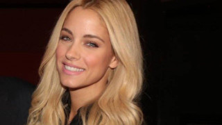 «Κιτρινόμαυρη» η                        Δούκισσα Νομικού (pic)