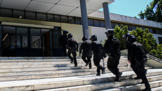 Τραυματίες στο ΑΠΘ: Αντιεξουσιαστές επιτέθηκαν σε φοιτητές με ρόπαλα και καπνογόνα