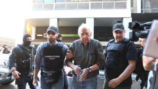 Πίσω στον Κορυδαλλό ο Γιωτόπουλος: «Κράτα γερά» φώναζαν πολίτες