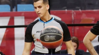 Κουκουλοφόροι έξω από το σπίτι του διαιτητή Τσιμπούρη στην Καλαμάτα