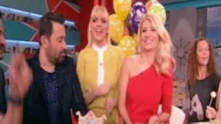 Έκπληξη on air στη Φαίη Σκορδά για τα γενέθλια της (ΒΙΝΤΕΟ)