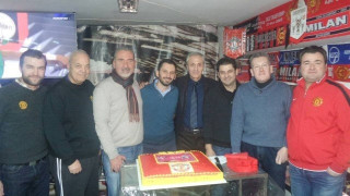 Η κοπή της πίτας για τους φίλους της Γιουνάιτεντ στη Θεσσαλονίκη (pcs)