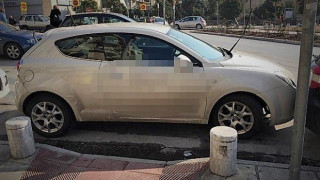 Δείτε τι έπαθε οδηγός που πάρκαρε σε μπάρα αναπήρων στη Θεσσαλονίκη