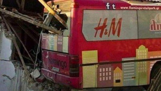 ΣΟΚ στην Ξάνθη: Λεωφορείο χωρίς οδηγό έπεσε πάνω σε μαθητές! (ΦΩΤΟ)