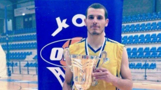 Έφυγε στο ημίχρονο για να παρουσιαστεί στο στρατό!