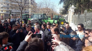 Θεσσαλονίκη: Αποχώρησαν από το ΥΜΑΘ οι αγρότες με τα τρακτέρ τους