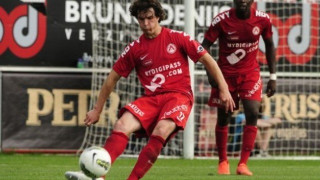 Κοιτάζει Ντε Μετς                                               ο Άρης