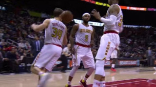 Τους έφαγε η ευγένεια και έχασαν το ριμπάουντ (vid)