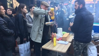 Θεσσαλονίκη: Γεμίζουν τα στέκια της Τσικνοπέμπτης (BINTEO)