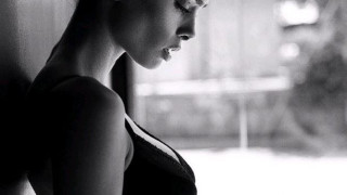 Η σύντροφος του Ντάνι Άλβες τα πέταξε όλα έξω! (Pics)