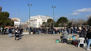 ΤΩΡΑ: Επεισόδια στην παραλία με οπαδούς της Σάλκε (pics & vids)