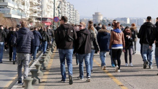 ΕΚΤΑΚΤΟ: Κλειστή η Παραλιακή για τη μεταφορά οπαδών της Σάλκε (ΦΩΤΟ)
