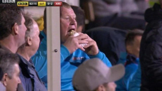 ΕΠΟΣ! Για στοιχηματισμό ο γκολκίπερ της Σάτον που έφαγε στον πάγκο!