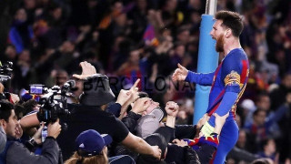 Αντε τώρα,     να φύγει               ο           Μέσι…