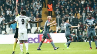 Η κόκκινη του Αμπουμπακάρ που άφησε την Μπεσίκτας με 10 (vid)