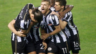 Τους         τσαλάκωσε…  και     τους      ξεγύμνωσε