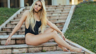 Η Ελληνοαμερικανίδα που όλοι λατρεύουν να μισούν (pics) (vid)