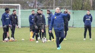 Τέσσερις «πονοκέφαλοι»            για τον Κωστένογλου