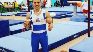 Η     απονομή του χρυσού στον Λευτέρη Πετρούνια (vid)