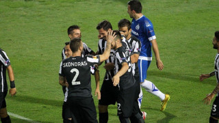 Πίσω από τα φώτα