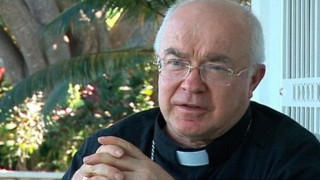 Βατικανό: Ο παιδεραστής αρχιεπίσκοπος είχε 100.000 βίντεο και φωτο με παιδιά