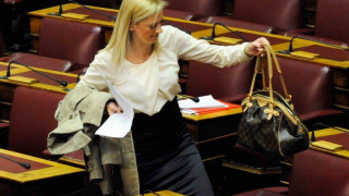 Ρ. Μακρή: Είμαι τέντι γκερλ. Κουρέψτε με!