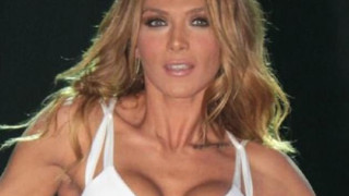 Σάλος! Η Αγγελική Ηλιάδη ΟΛΟΓΥΜΝΗ (ΦΩΤΟ)