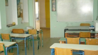 Εκτός υπηρεσίας τέσσερις εκπαιδευτικοί για παιδοφιλία