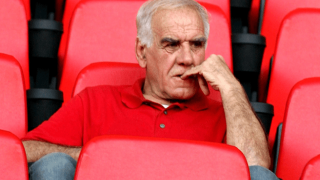 Γιατί τα έβαλε με τον Κωνσταντίνου        ο Αλέφαντος