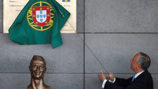 «Κλάμα» στα social media με την προτομή-αποτυχία του Κριστιάνο (pics)