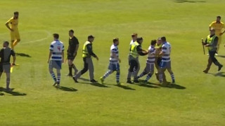 Παίκτης έριξε γροθιά σε αντίπαλο και χτύπησε διαιτητή με το γόνατο (v)