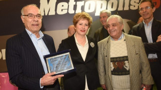 Συγκίνηση  και  χαμόγελα  στη  βράβευση  δύο  θρύλων