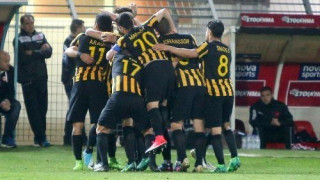 Ζεσταίνεται ενόψει Ολυμπιακού η ΑΕΚ, πήρε το διπλό στα Περιβόλια