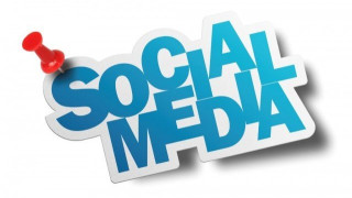 Η      γλώσσα, το    μυαλό και    τα    social media