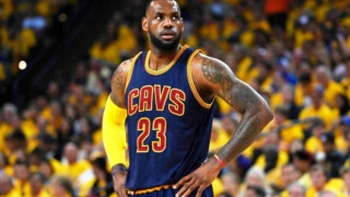 O «Βασιλιάς» Λεμπρόν προσφέρει ένα top... γεμάτο μαγικές στιγμές (vid)