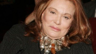 Στο νοσοκομείο                        η Μαίρη Χρονοπούλου