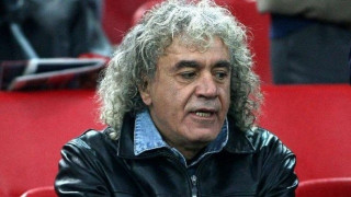 Επίθεση στον Τάκη Τσουκαλά - Τον χτύπησαν με σφυρί στο κεφάλι!