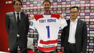 Τονι           Ανταμς:         Αγγλος           μαχητής