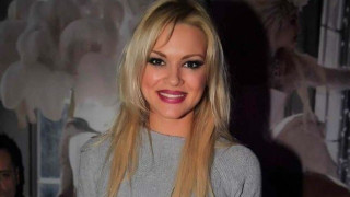 Ενοχλημένη η Βίκυ Κάβουρα από τις ερωτήσεις στην εκπομπή της Γερμανού