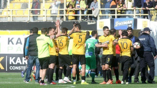 Μεγαλώνουν την      πίεση       τα «δώρα» στη Λαμία