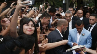 Τα «έψαλλαν» στον Τέβες οι οπαδοί της Shanghai Shenhua