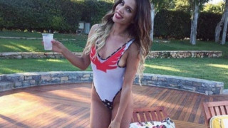 Ατελείωτη κορμάρα η Στικούδη! Ξάπλωσε και τα «έσπασε» στο instagram
