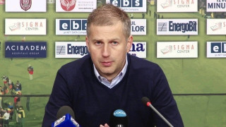 Περιμένουν      το «ναι»         του       Ιορντανέσκου