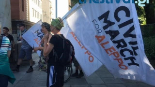 ΕΚΤΑΚΤΟ - Θεσσαλονίκη: Πορεία διαμαρτυρίας για τον πόλεμο στη Συρία
