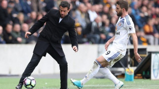 Έμπλεξε                   (ξανά) η Χαλ του Μάρκο Σίλβα