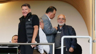 Ο Γιώργος       Ορφανός      στη σουίτα του Σαββίδη